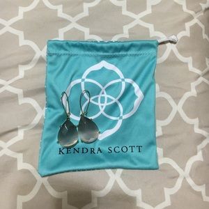 Authentic Kendra Scott earrings🥰🎁💝❤️